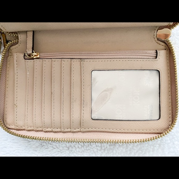 Michael Kors nude wallet with strap - Picture 5 of 6